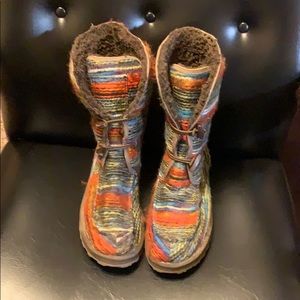 NWOT Sanuk boots